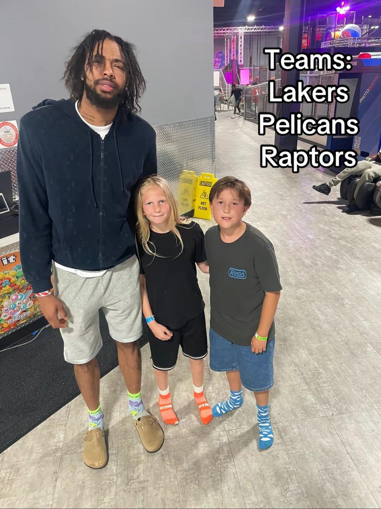 各位老哥能认出吗？网友晒出在球馆与猛龙球星英格拉姆的合照