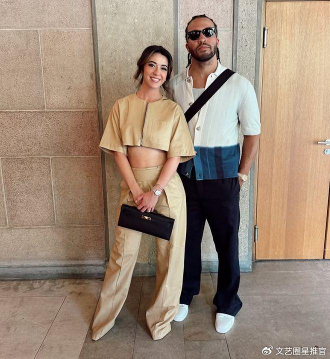 人生赢家！布伦森携家人赴巴黎参加品牌活动 妻子绝美气质迷人