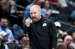 开云下载-Shams：詹金斯今早被灰熊队叫到办公室当面解雇 令人震惊！