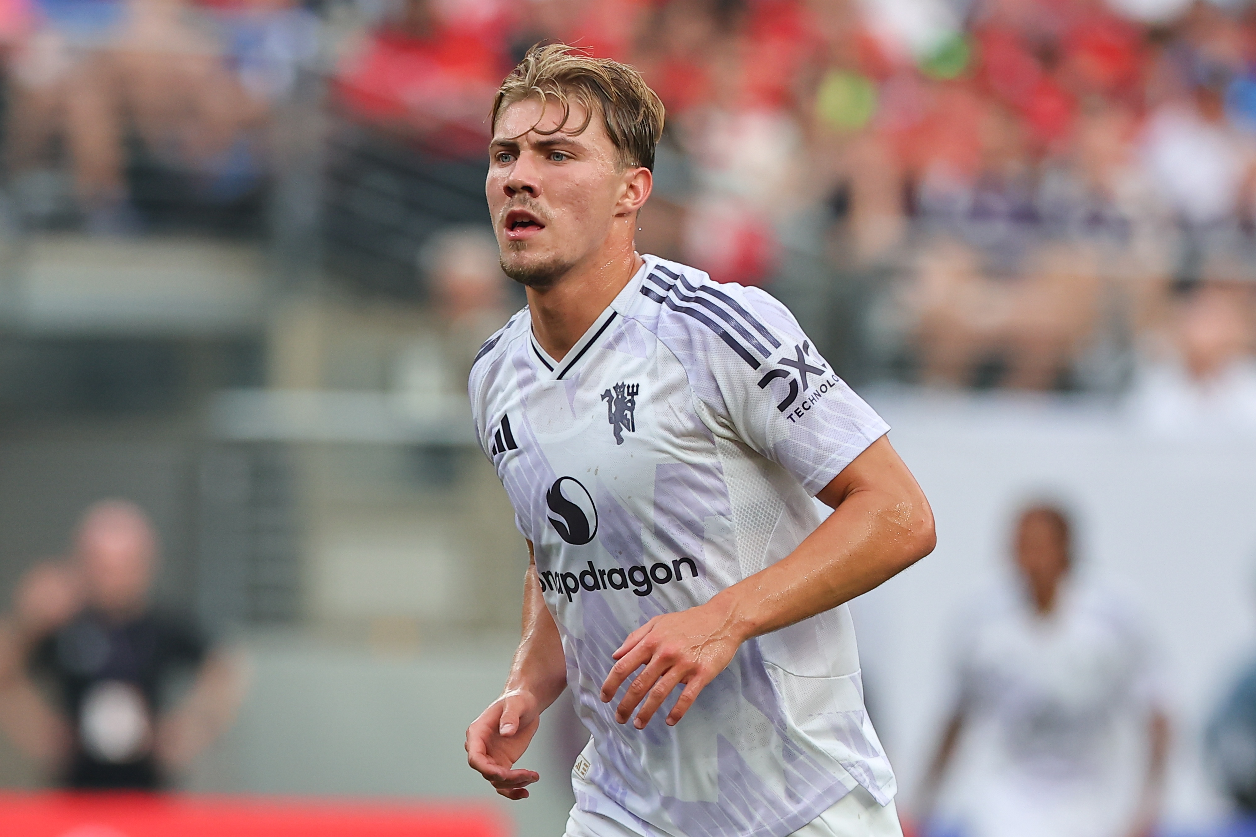 开云下载-记者谈霍伊伦：在对手球门前不够冷静、不善对抗&amp;和队友缺乏默契