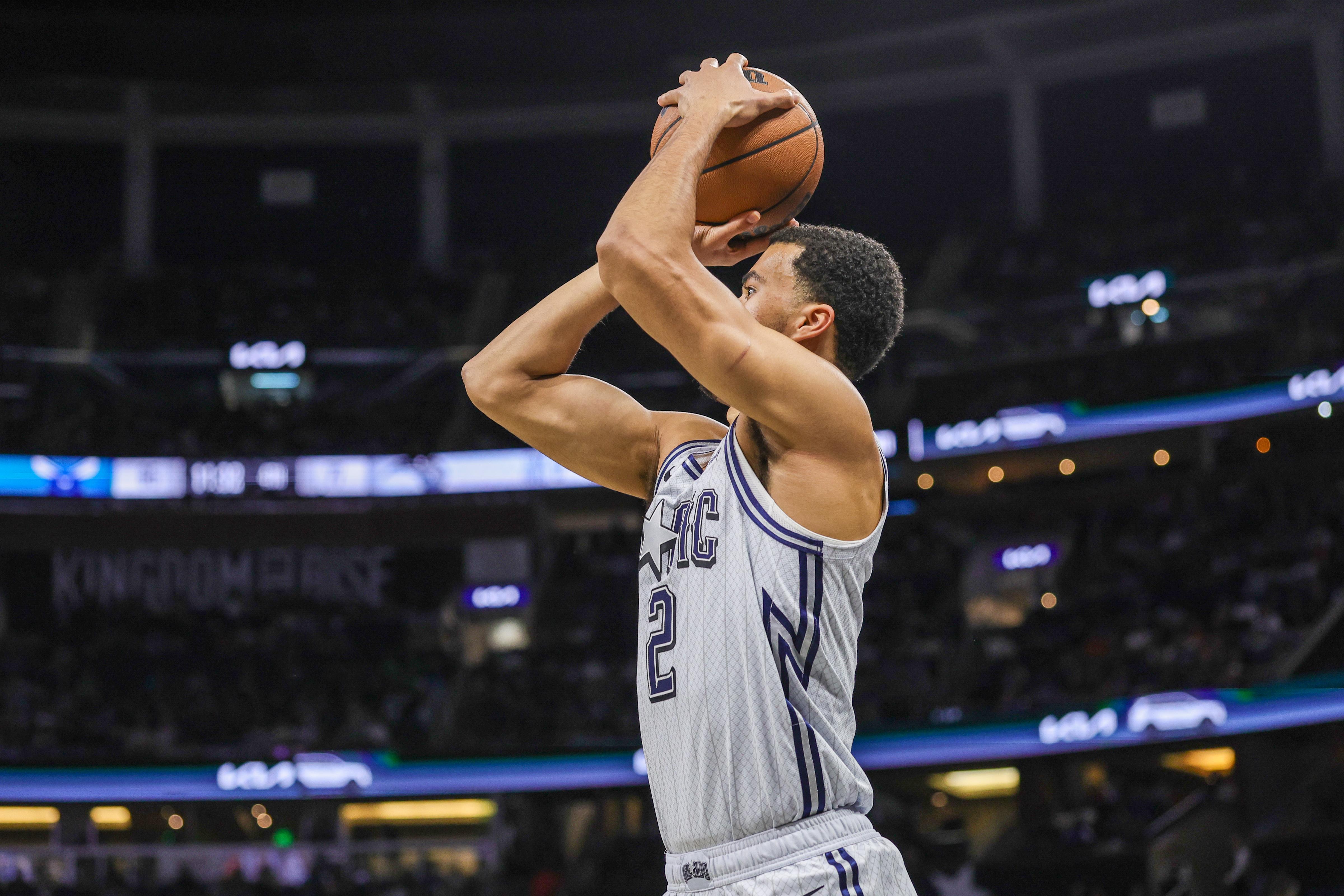 开云登录网址入口-上赛季场均4.1分！美记：休斯坦与老鹰签的是Exhibit 10合同