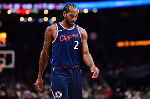 开云网站-冷面杀手！莱昂纳德外线频频开花 10中7&amp;三分3中2轻松砍下18分